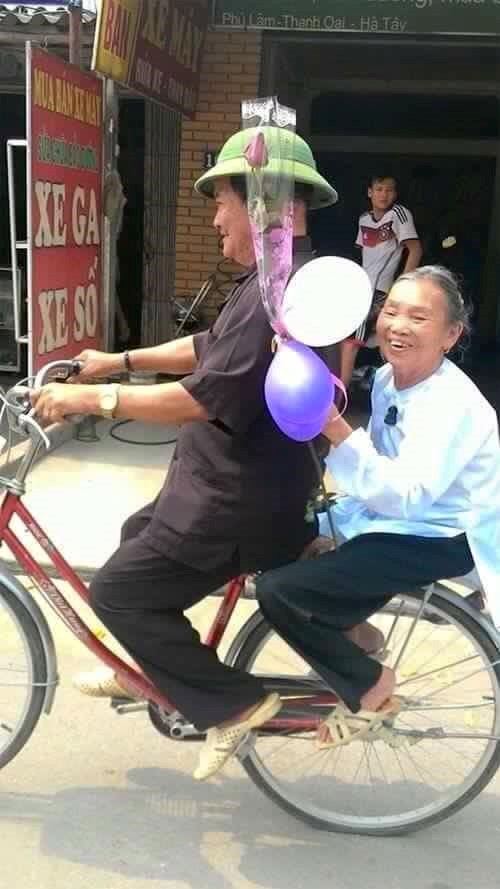 Bức ảnh chở một nhành hoa gây sốt ngày lễ Tình nhân